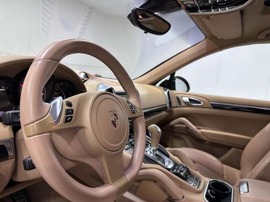 PORSCHE-CAYENNE-2012