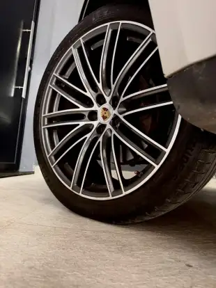 PORSCHE-MACAN-2021