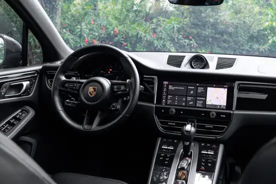 PORSCHE-MACAN-2025