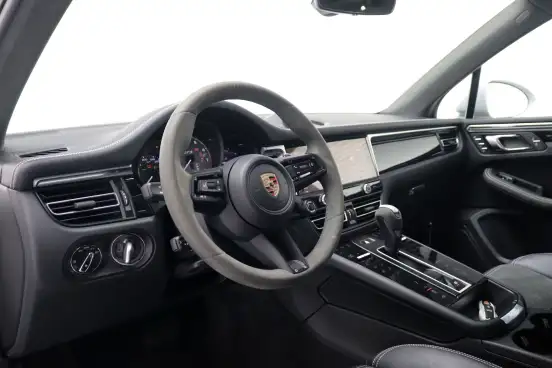 PORSCHE-MACAN-2023