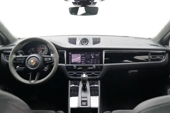 PORSCHE-MACAN-2023