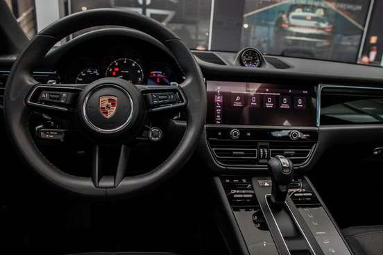 PORSCHE-MACAN-2025