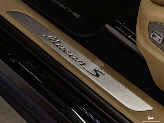 PORSCHE-MACAN-2021
