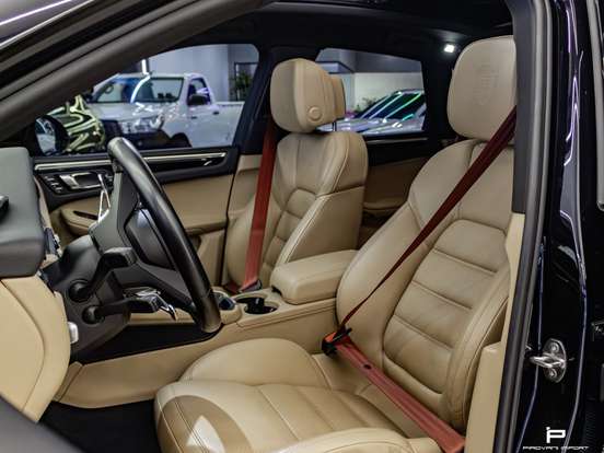 PORSCHE-MACAN-2021