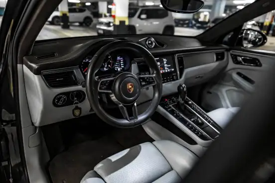 PORSCHE-MACAN-2016
