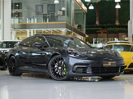 PORSCHE-PANAMERA-2018