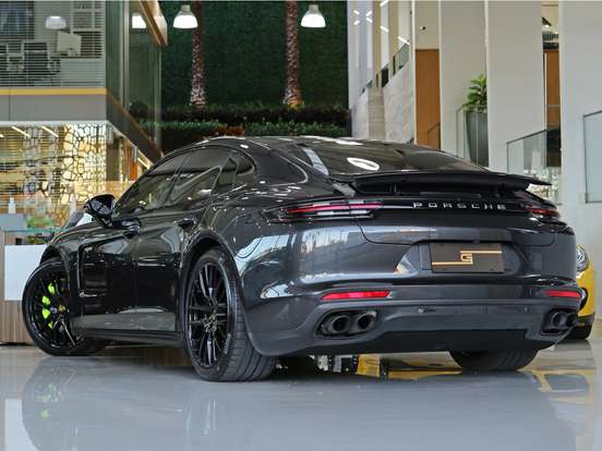 PORSCHE-PANAMERA-2018