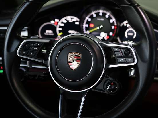 PORSCHE-PANAMERA-2018