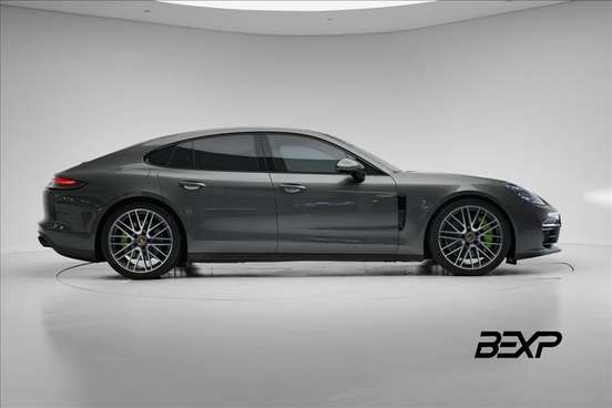 PORSCHE-PANAMERA-2023