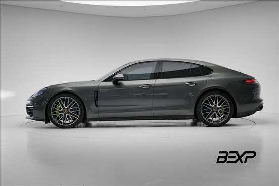 PORSCHE-PANAMERA-2023