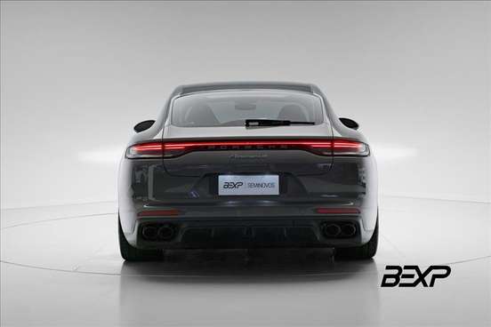 PORSCHE-PANAMERA-2023