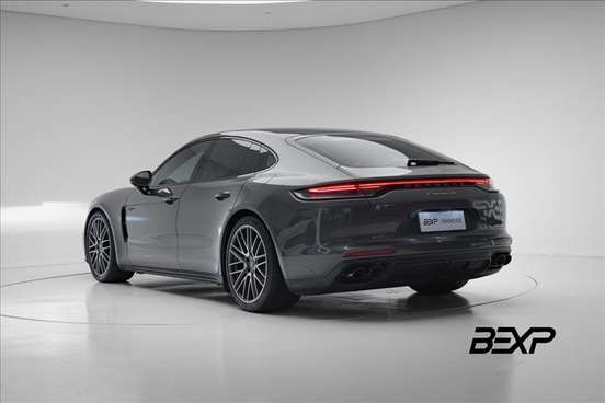 PORSCHE-PANAMERA-2023