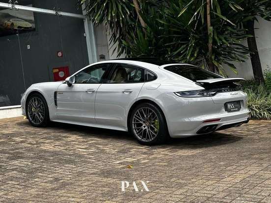 PORSCHE-PANAMERA-2022
