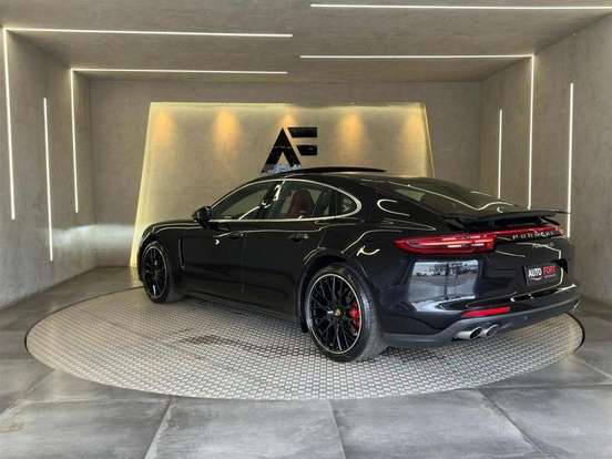 PORSCHE-PANAMERA-2017