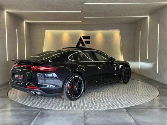 PORSCHE-PANAMERA-2017