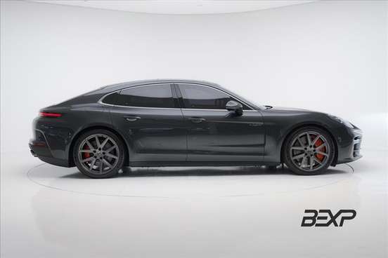 PORSCHE-PANAMERA-2025