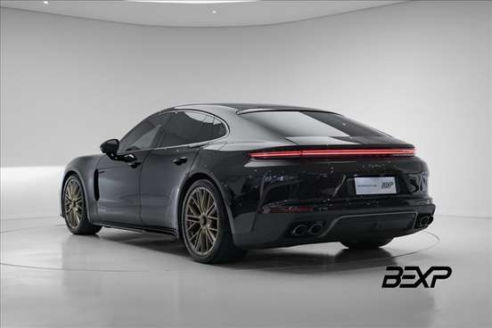 PORSCHE-PANAMERA-2025