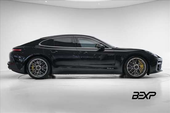 PORSCHE-PANAMERA-2025