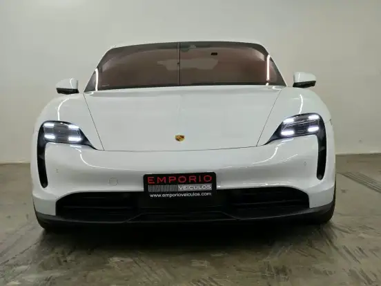 PORSCHE-TAYCAN-2020