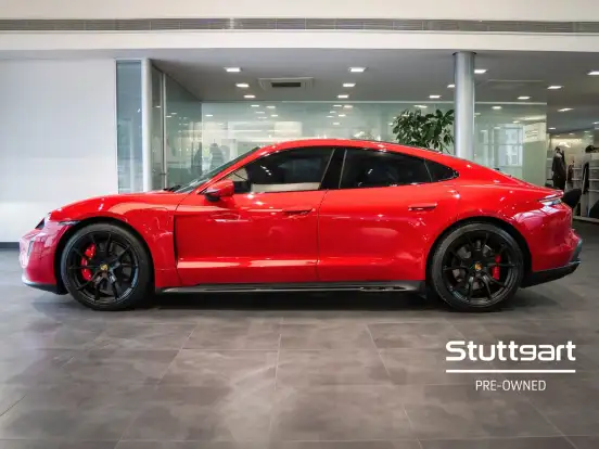 PORSCHE-TAYCAN-2023