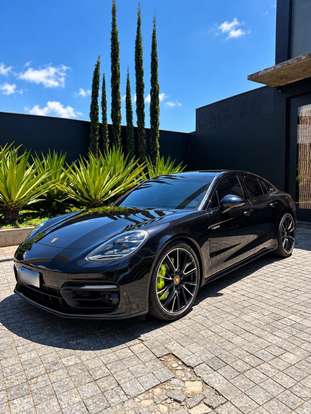 PORSCHE-PANAMERA-2023