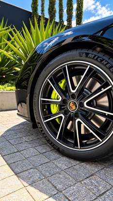 PORSCHE-PANAMERA-2023