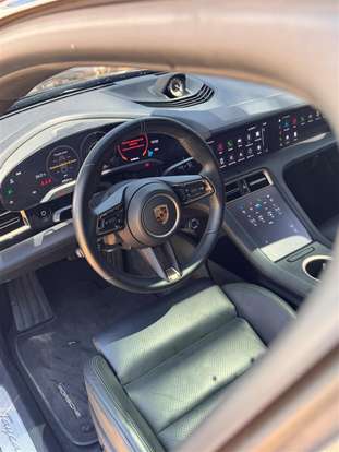 PORSCHE-TAYCAN-2023