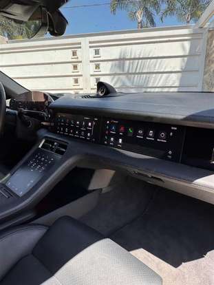 PORSCHE-TAYCAN-2023