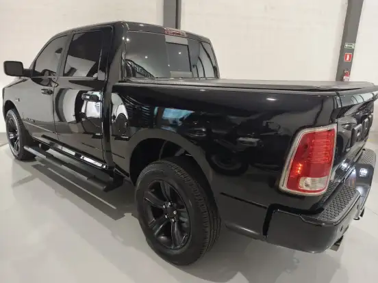 RAM-CLASSIC-5.7 V8 GASOLINA LARAMIE NIGHT EDITION CD 4X4 AUTOMÁTICO RAM-CLASSIC-2022