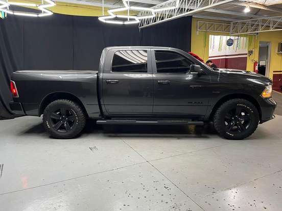 RAM-CLASSIC-5.7 V8 GASOLINA LARAMIE NIGHT EDITION CD 4X4 AUTOMÁTICO RAM-CLASSIC-2022