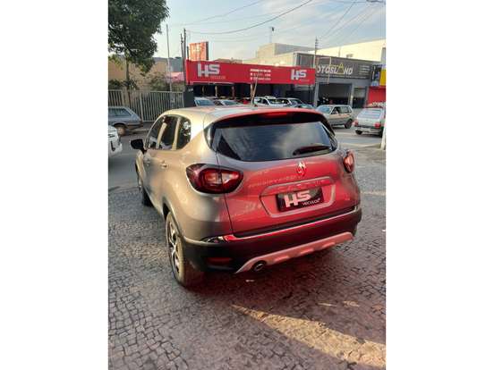 RENAULT-CAPTUR-2021
