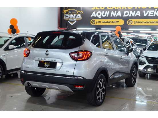 RENAULT-CAPTUR-2021