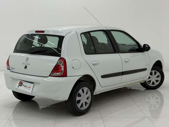 RENAULT-CLIO-2015