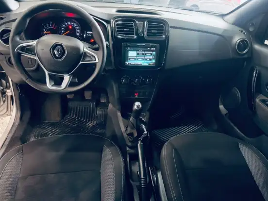 RENAULT-LOGAN-2020
