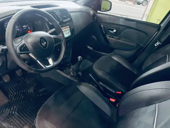 RENAULT-LOGAN-2020