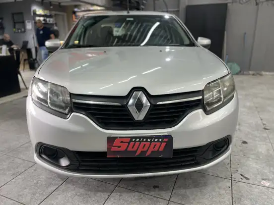 RENAULT-LOGAN-2017