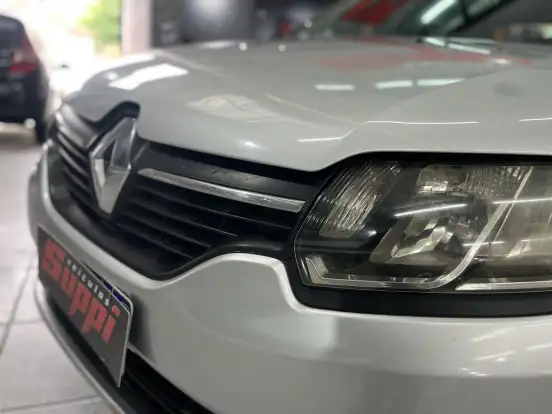 RENAULT-LOGAN-2017