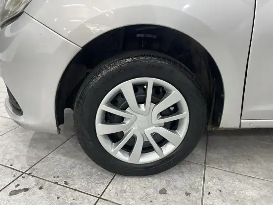 RENAULT-LOGAN-2017