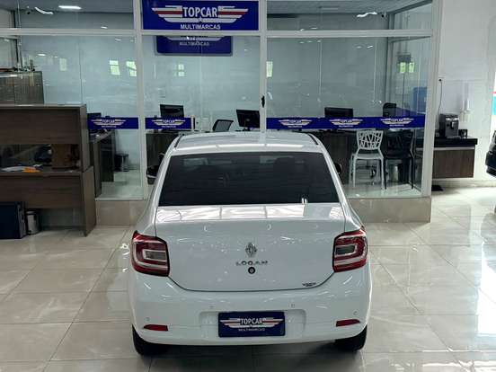 RENAULT-LOGAN-2023