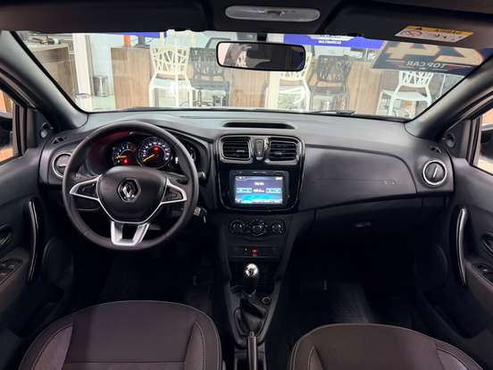 RENAULT-LOGAN-2023