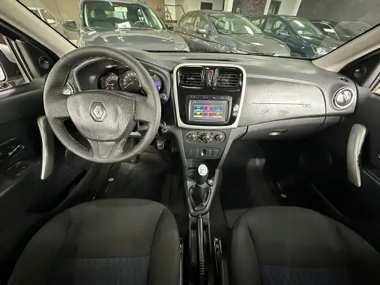 RENAULT-SANDERO-2017
