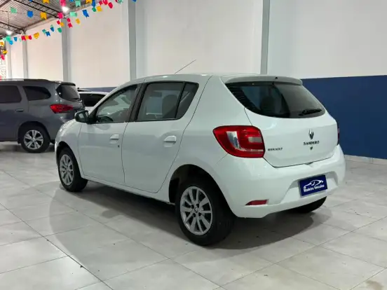RENAULT-SANDERO-2017