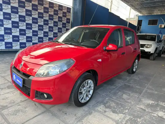RENAULT-SANDERO-2014