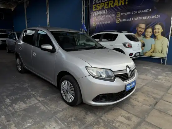 RENAULT-SANDERO-2014