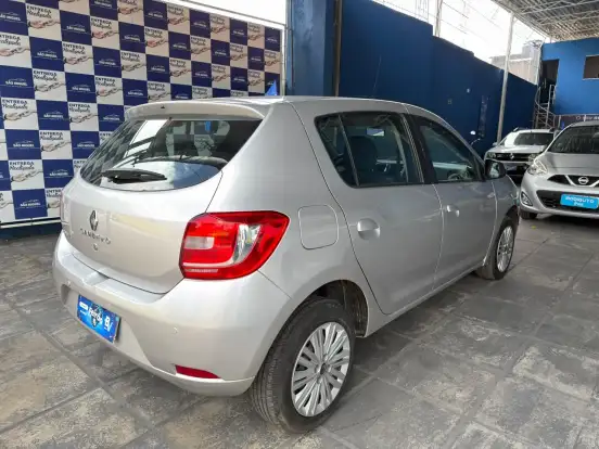 RENAULT-SANDERO-2014