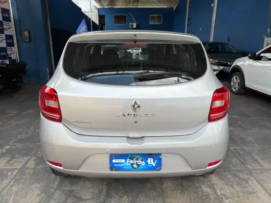 RENAULT-SANDERO-2014