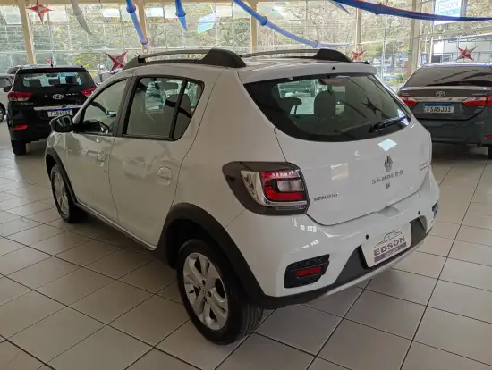 RENAULT-SANDERO-2018