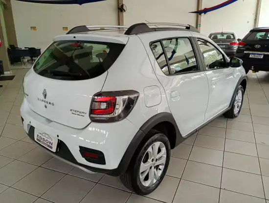 RENAULT-SANDERO-2018