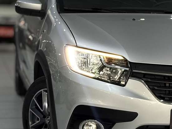 RENAULT-SANDERO-2019