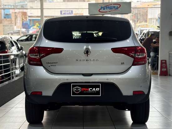 RENAULT-SANDERO-2019